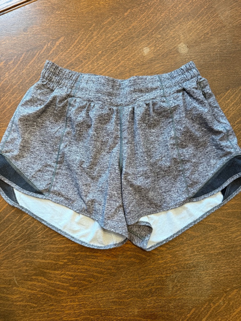 Lululemon Hotty Hot 4” Shorts - Size 8 - Heather Grey